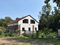 Hájenka Chaloupky, budova PIVOVARU pohled od parkoviště - ubytování Mikulovice u Znojma