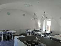 PIVOVAR společenská místnost s kuchyňským koutem - Mikulovice u Znojma