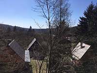 pohled z okna z menšího pokoje ve 2.p. - chata k pronajmutí Sloup v Moravském Krasu
