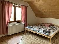 Ložnice s manželkou postelí - rekreační dům ubytování Dolní Dunajovice