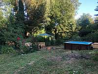 Chata Češkovice - Zahrada s malým bazénem a posezením - k pronájmu Blansko - Češkovice