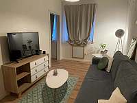 Spodní apartmán - obývací část s rozkládacím gaučem - Dolní Věstonice