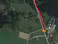 0,5 km za Benešovem směrem na Kořenec opatrně sjeďte na lesní cestu vlevo. - 