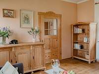 Apartmán Hortenzie - obývací pokoj - chalupa k pronajmutí Výrovice