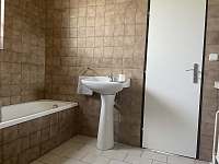 Koupelna - apartmán k pronajmutí Březí