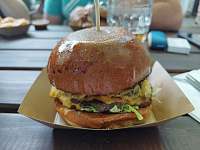Cutters Foodtruck - skvělé burgery a pizza - Drnholec