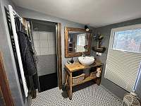 koupelna se sprchovým koutem - chata k pronájmu Veverská Bítýška