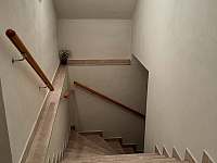 schody do druhého patra - pronájem rekreačního domu Znojmo - Dobšice