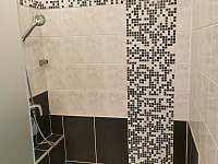 Sprchový kout - rekreační dům k pronajmutí Znojmo