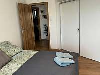 Ložnice - úložný prostor - pronájem apartmánu Kobylí na Moravě