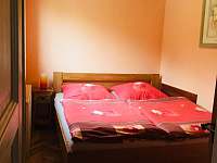 Pokoj s manželskou postelí - chata ubytování Buchlovice - Smraďavka