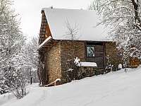 stodola v zimě foto lenka klicperová - chalupa k pronájmu Žítková