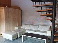 Společenská místnost se saunou a posezením - pronájem apartmánu Uherský Ostroh - Kvačice