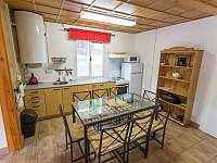 Apartmán A - plně vybavená kuchyně s jídelnou - chata k pronajmutí Štítary