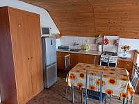 Kuchyňka v prvním pokoji - chata ubytování Drnholec
