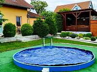 bazén a zahrada - rekreační dům k pronajmutí Bulhary