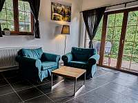 obývací pokoj, nová křesla - chalupa ubytování Žacléř - Bobr