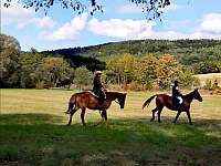 jízda na koních v údolí za pensionem - Vrchlabí