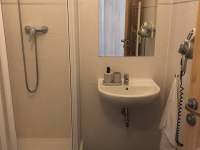 2.koupelna se sprchovým koutem - chalupa k pronájmu Harrachov