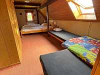 3. ložnice - manželská postel + 2 samostatné postele - pronájem chalupy Horní Brusnice