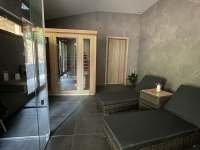 Sauna a prostředí wellness místnosti - Vrchlabí