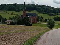 Kostel ve vedlejší vesnici - Levínská Olešnice