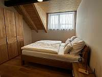 Apartmán 2A, ložnice s manželskou postelí - ubytování Černý Důl