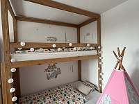 ložnice - palanda (2-3 děti) - apartmán k pronajmutí Benecko