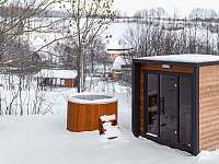 Venkovní SPA - finská sauna a hottub (sloužící také jako ochlazovací káď) - chata k pronajmutí Černý Důl - Čistá v Krkonoších