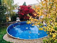 bazén na podzim - chata k pronajmutí Vrchlabí