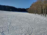 Zde lyžujeme, sjezdovku pravidelně upravujeme a máme ji pod chalupou - pronájem Horní Albeřice