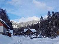 zimní pohled od domu - chata ubytování Černý Důl