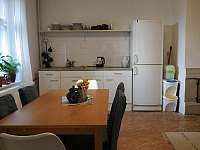 Obývací pokoj s kuchyňským koutem - Karlovy Vary - Kolová