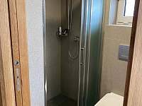 koupelna v menší ložnici - chalupa k pronájmu Loučná pod Klínovcem