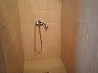 Koupelny v přízemí budovy - 2x pánské sprchy 2x dámské sprchy - Blatno - Zákoutí
