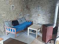 Jídelní a obývací kout s kamny - Krupka