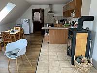 Apartmán 1.patro_obývací pokoj s kuchyní a hernou - Krompach - Valy
