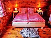 manželská postel ve velké ložnici - Rynoltice