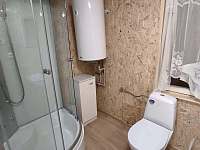 koupelna v rekonstruované chatě - k pronajmutí Kytlice - Falknov