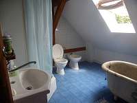 koupelna v podkroví - pronájem chalupy Dolní Podluží