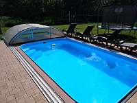 Bazén 5x3 metrů - chalupa k pronájmu Červená Voda