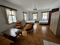 Obývací pokoj s ložnicí ap.Lenka - chalupa k pronajmutí Souvlastní