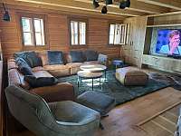 Obývací pokoj - pronájem chalupy Říčky v Orlických horách