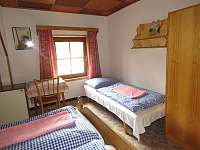 Pokoj 5 - 5 lůžek - zadní místnost - manželská postel a lúžko - Rokytnice v Orlických horách