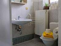 Zadní apartmán koupelna se sprchou a toaletou - Zdobnice - Kunčina Ves