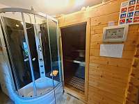 Finská sauna, sprchový kout - chalupa k pronájmu Bílá Voda