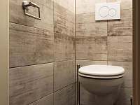 WC přízemí - Deštné v Orlických horách
