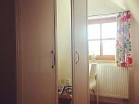 Skandinávský apartmán malý pokoj šatní skříň - Klimkovice - Hýlov