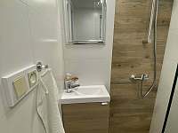 Sprchovací kout s wc - chalupa ubytování Dolní Lomná