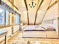 Pokoj č.1 s extra velkou manželskou postelí 200x200cm a dětskou postýlkou - Štramberk